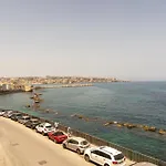 Guesthost - Pam's Seaview Сиракузы
