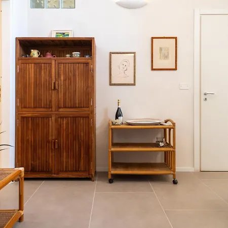 Guesthost - Pam's Seaview Appartement *