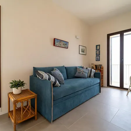 Guesthost - Pam's Seaview Appartement